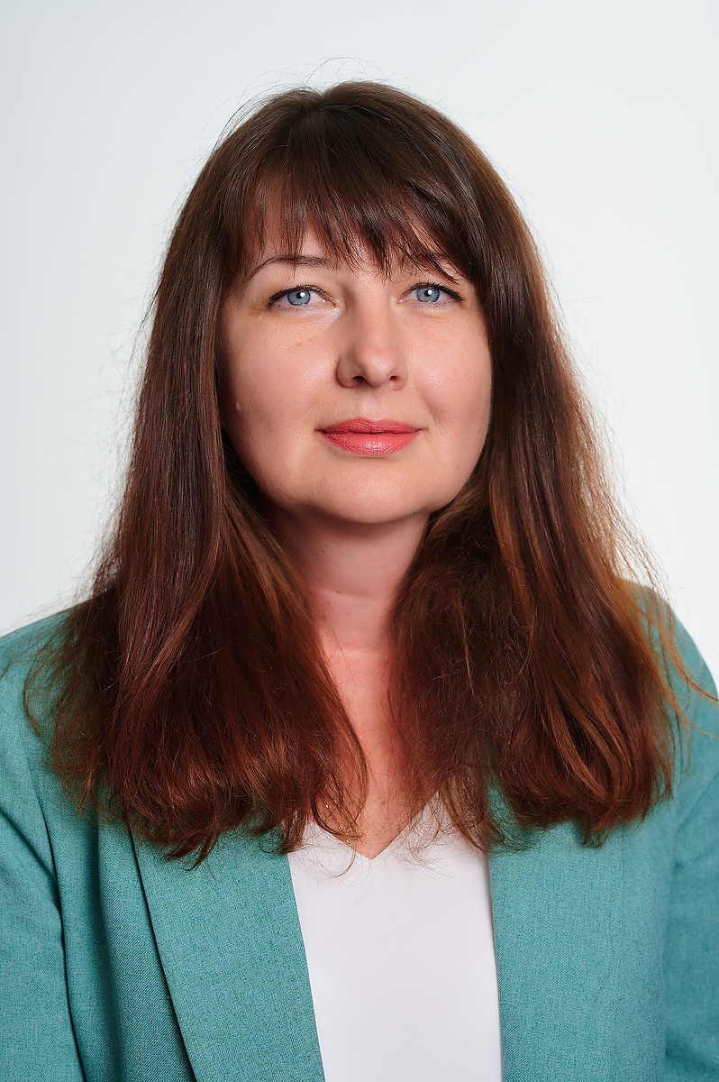 <p><strong>Начальник отдела</strong><br />
Романенко Ольга Петровна, тел.: 8 (484) 39 64380</p>