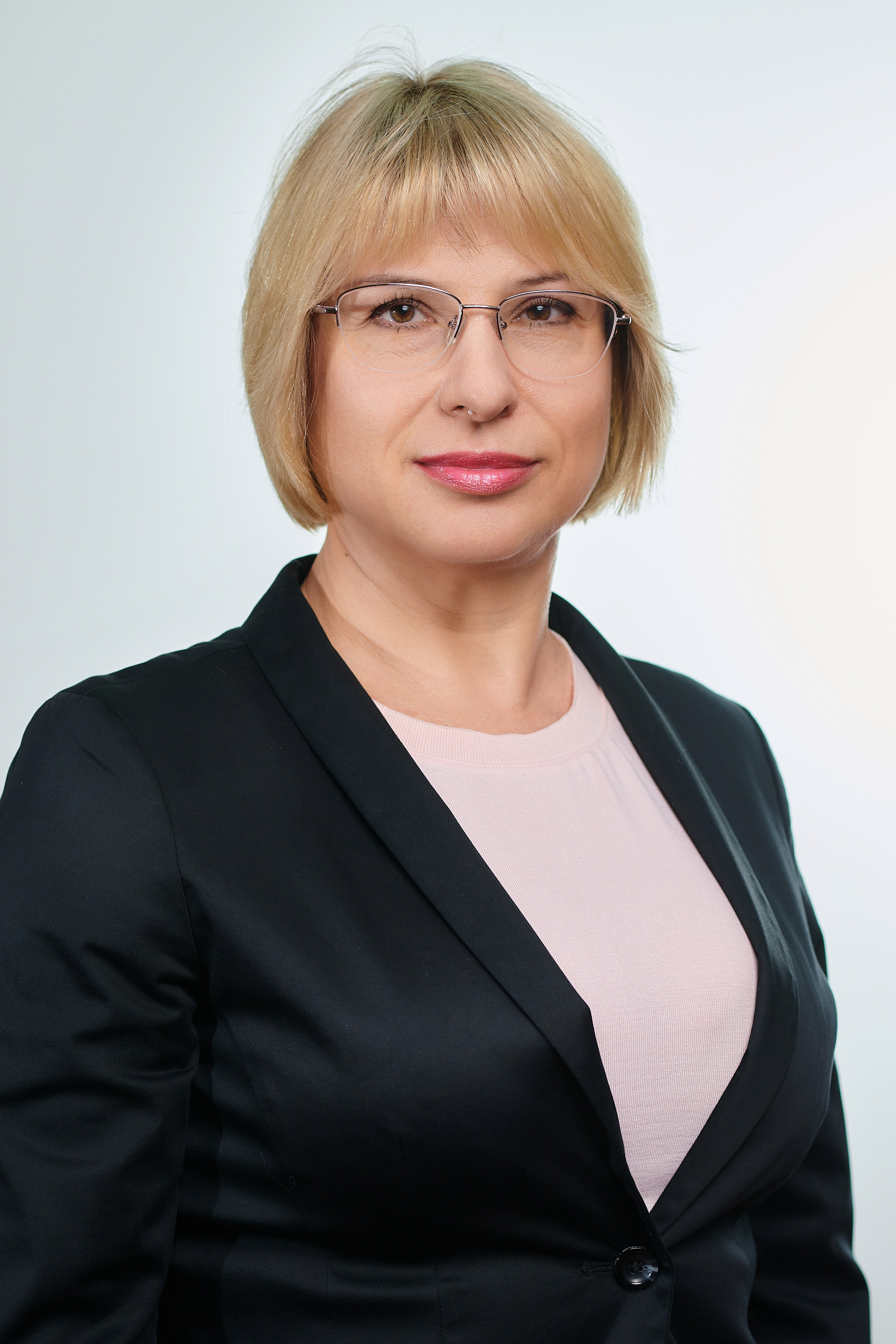 <p><strong>Начальник отдела</strong><br>
Кужим Наталья Владимировна, тел.: 8 (484) 39 61043</p>