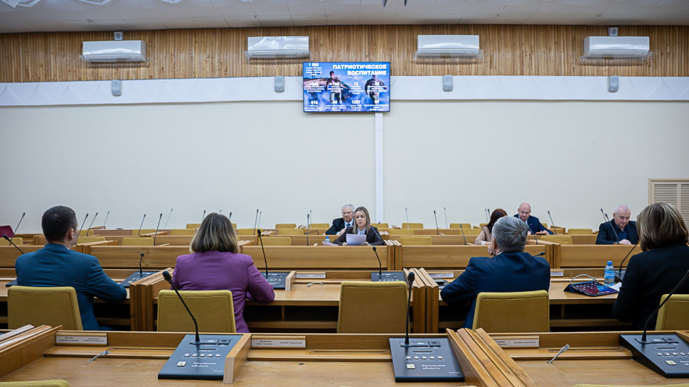 Владислав Шапша призвал представителей власти активнее коммуницировать с молодёжью