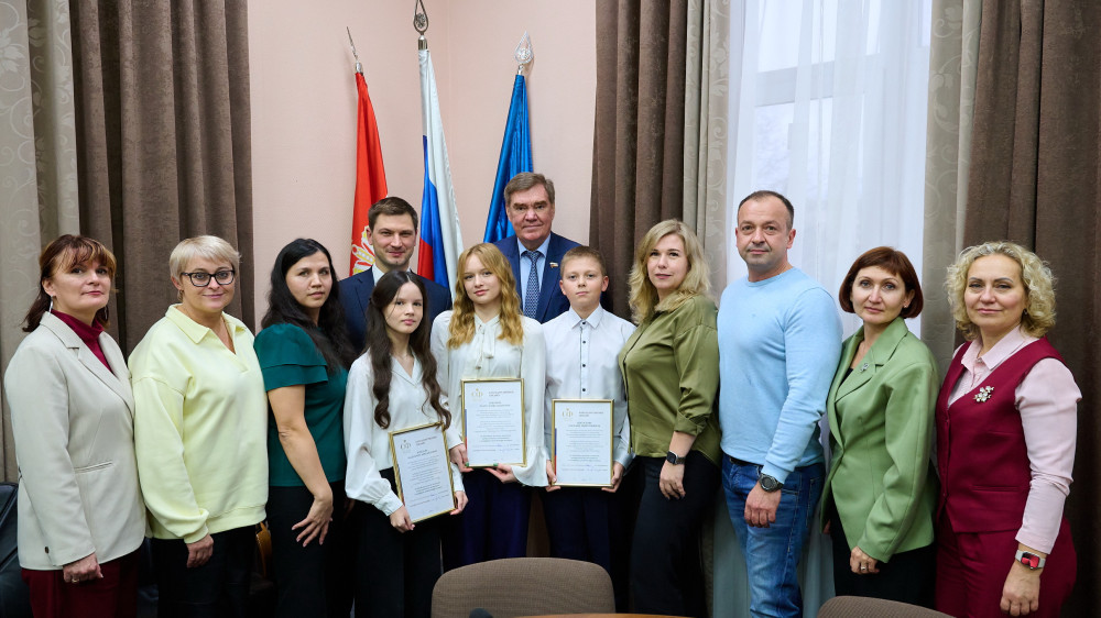 Александр Савин наградил победителей и лауреатов IX Всероссийской детской творческой школы-конкурса «Портрет твоего края»