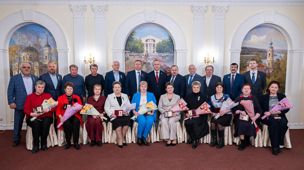Владислав Шапша вручил государственные и областные награды труженикам Калужской области