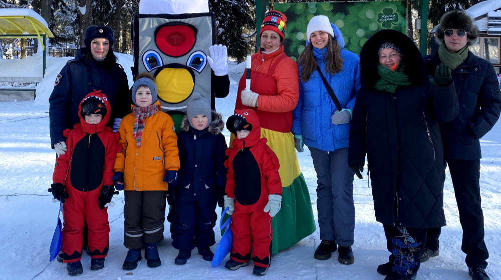 В Городском парке напомнили правила дорожного движения