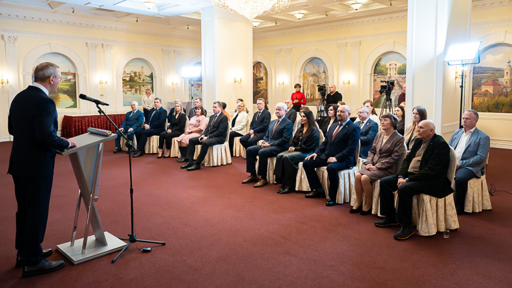 Владислав Шапша вручил награды труженикам Калужской области