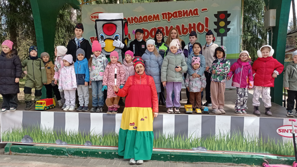Сотрудники ГАИ совместно с Общественным советом  провели  игру по ПДД в городском парке