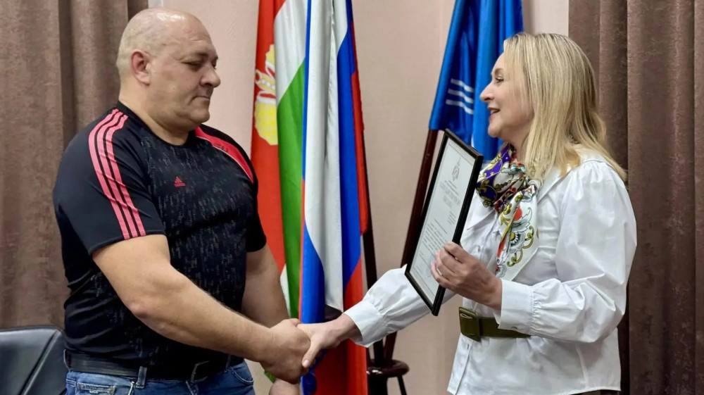 Водителю службы МБУ «Благоустройство» вручили Благодарственное письмо за участие в тушении пожара