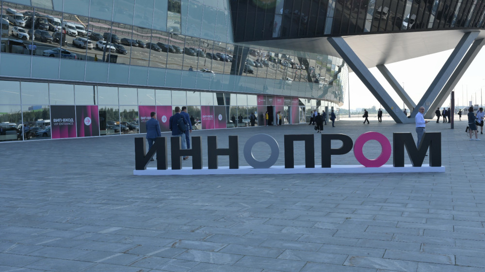  Калужская делегация во главе с губернатором Владиславом Шапшой представляет возможности региона на ИННОПРОМЕ-2026 